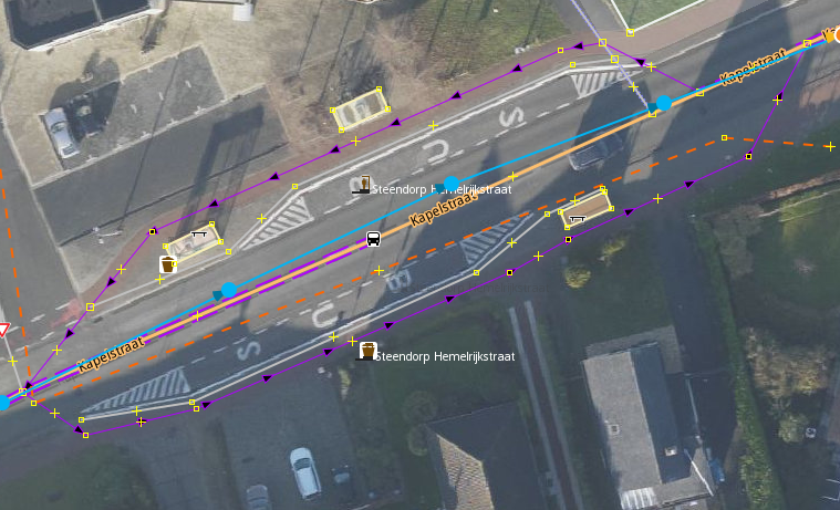 Recolocación de la ciclovía alrededor de la plataforma de bus.