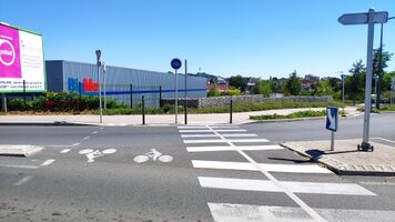 FR03 footway=traffic island&bicycle 2022-07-13.jpg