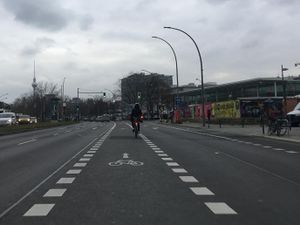 Fahrradweiche mehrspurig Mapillary carlheinz.jpg