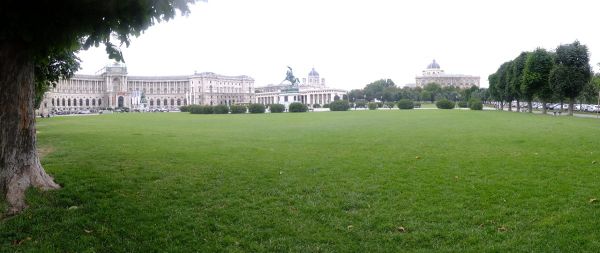 Neueberg from ballhausplatz.jpg