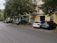 Street side parking 01.jpg