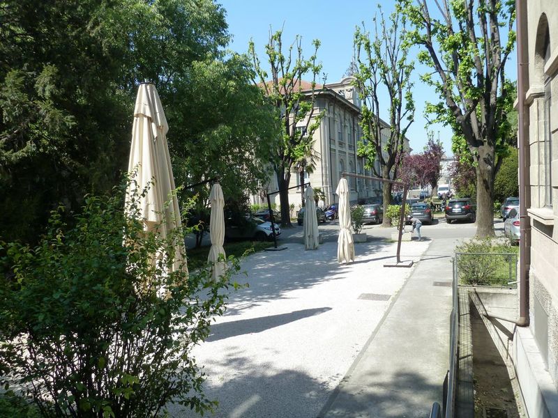 Outdoor space suitable for lunch and coffee breaks, between Buildings 3 and 5