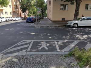 Gehwegübergangsmarkierung Ilsestraße.jpg