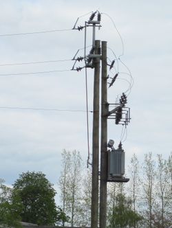 電柱上の変圧器